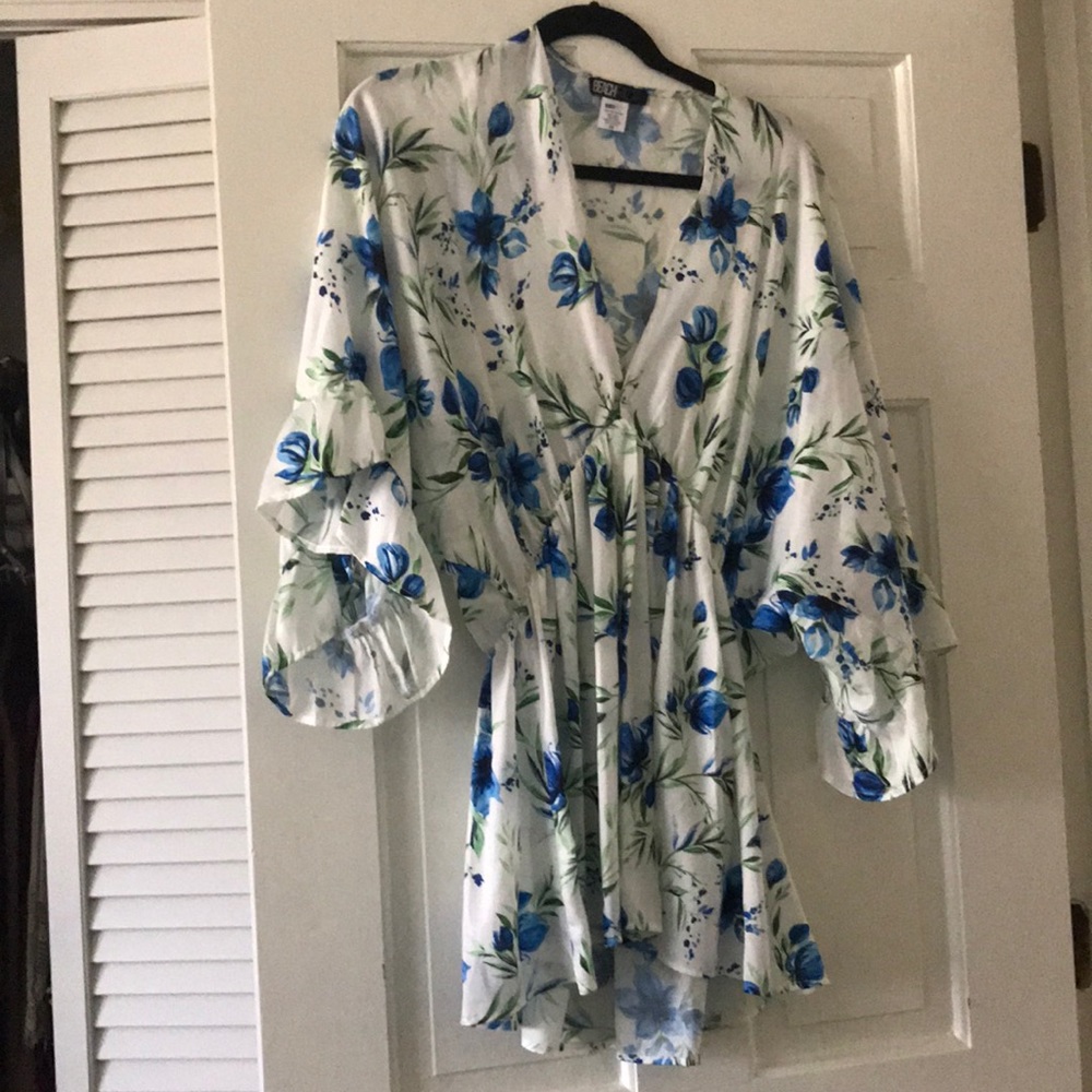 White floral dress - Picture 2 of 3